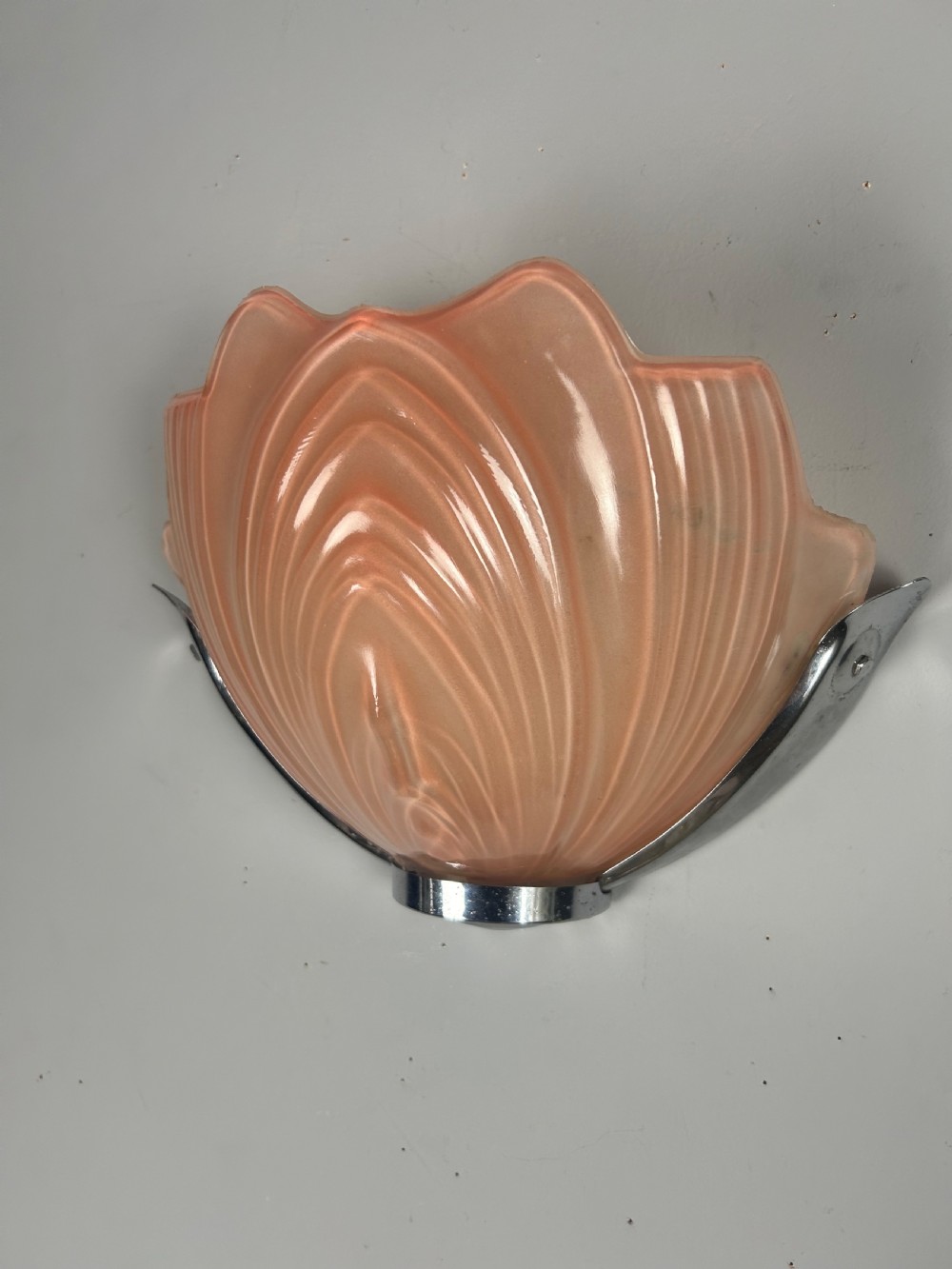 Single Peach Art Deco Clams Shell Wall Light  View VI