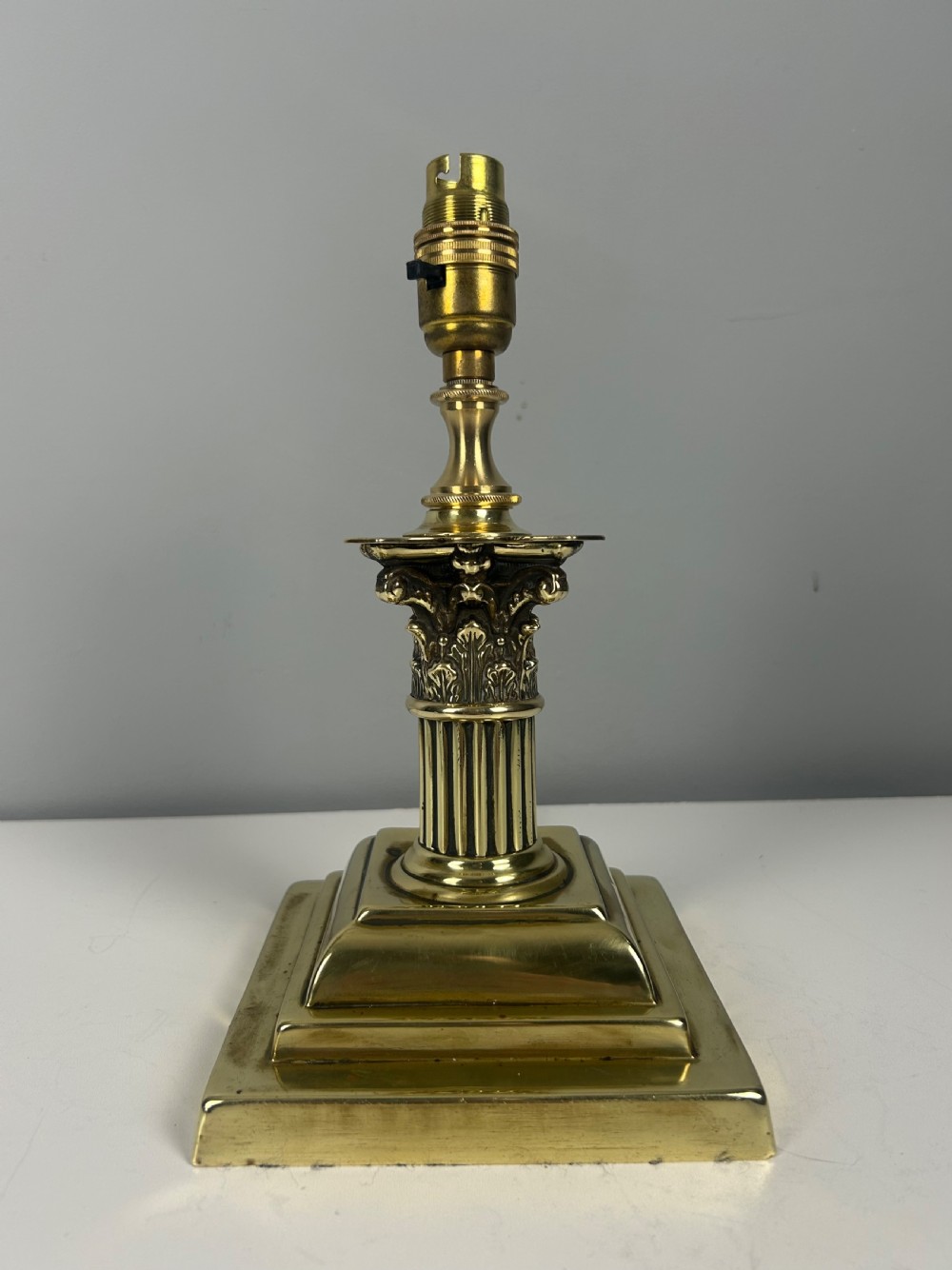 Stubby Victorian Brass Corinthian Column Table Lamp