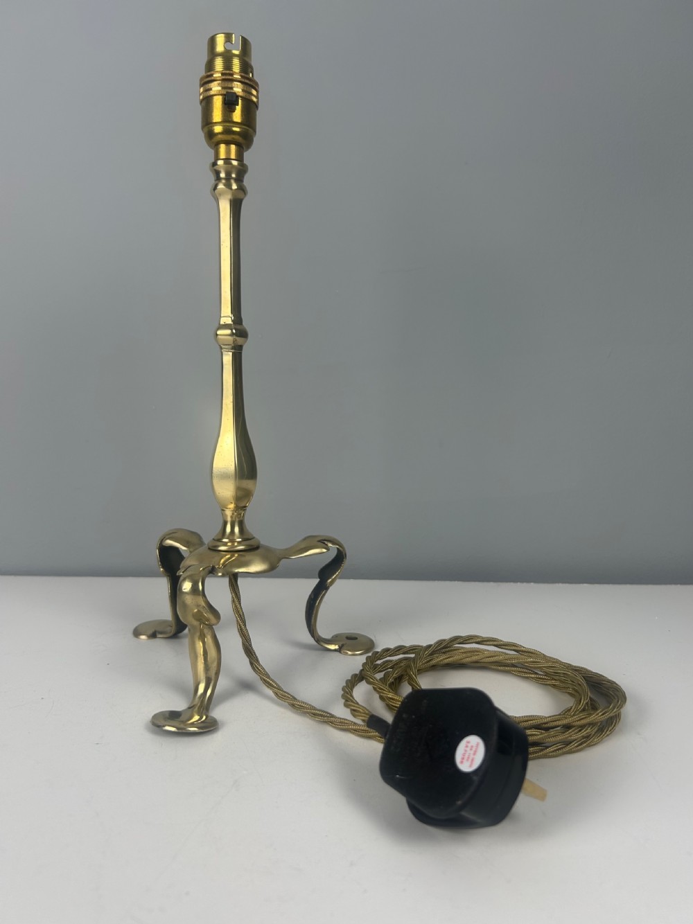 Brass Pullman Table Lamp, Rewired And Pat Tested View VIII
