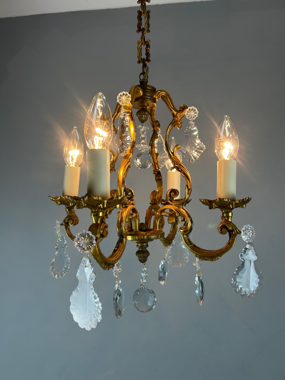 French Gilded & Crystal 4 Light Chandelier View VIII