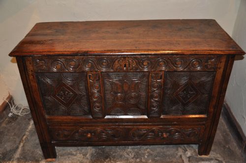 OAK COFFER - ADDITIONAL PHOTO 1