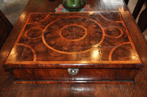 olive wood lace box - CATEGORY: ANTIQUE BOXES - DATED BEFORE 1700