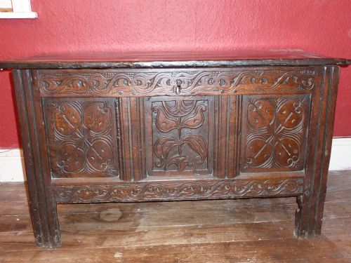 oak coffer - CATEGORY: ANTIQUE CHESTS - DATED BEFORE 1700