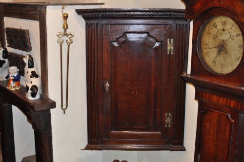 oak corner cupboard - CATEGORY: ANTIQUE CUPBOARDS - DATED 1750