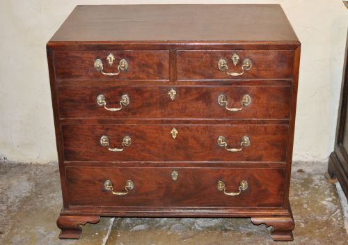 mahogany chest of draws - CATEGORY: ANTIQUE CHEST OF DRAWERS - DATED 1750