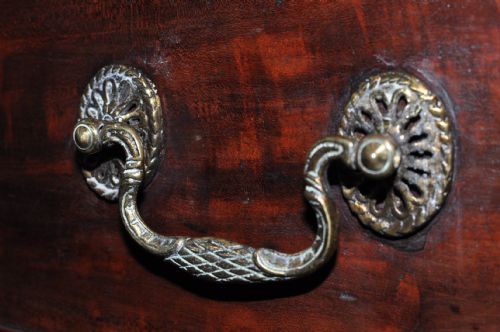 MAHOGANY CHEST OF DRAWS - ADDITIONAL PHOTO 2