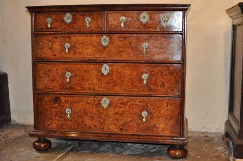 burr elm chest of drawers - CATEGORY: ANTIQUE CHEST OF DRAWERS - DATED BEFORE 1700