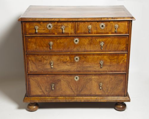 walnut and yew wood banded chest of drawers - CATEGORY: ANTIQUE CHEST OF DRAWERS - DATED BEFORE 1700