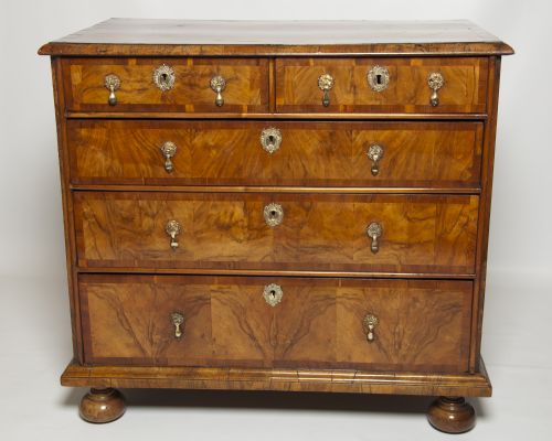 WALNUT AND YEW WOOD BANDED CHEST OF DRAWERS - ADDITIONAL PHOTO 7