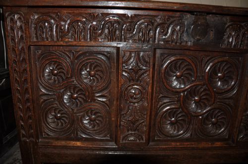 17TH CENTURY DEVON COFFER - ADDITIONAL PHOTO 3