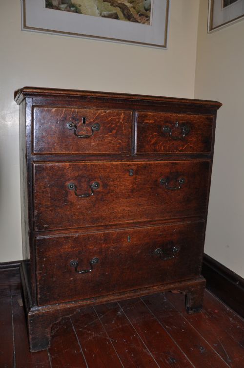 figured oak chest of small proportions - CATEGORY: ANTIQUE CHEST OF DRAWERS - DATED 1750