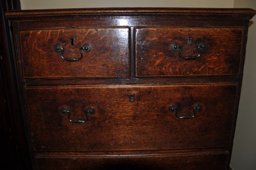 FIGURED OAK CHEST OF SMALL PROPORTIONS - ADDITIONAL PHOTO 6