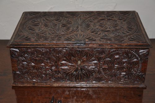 oak chip carved lace box - CATEGORY: ANTIQUE BOXES - DATED BEFORE 1700