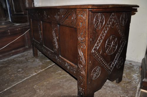 oak coffer - CATEGORY: ANTIQUE CHESTS - DATED 1700