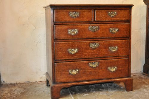 oak chest of drawers - CATEGORY: ANTIQUE CHEST OF DRAWERS - DATED 1700