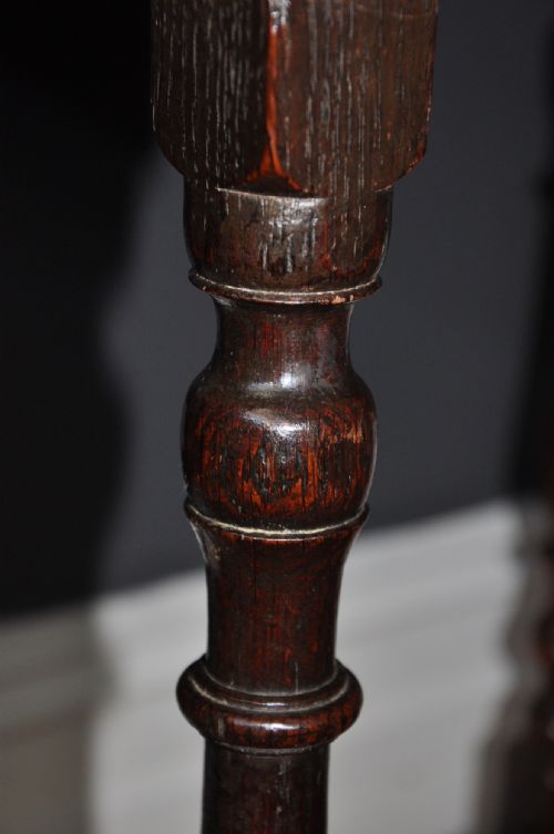 SMALL OAK CENTER TABLE - ADDITIONAL PHOTO 1