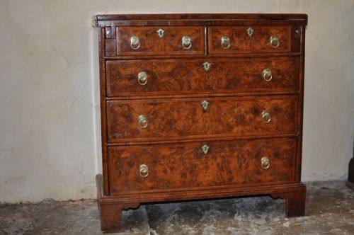walnut bachelors chest - CATEGORY: ANTIQUE CHEST OF DRAWERS - DATED 1700