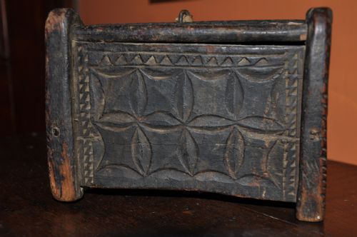 SMALL OAK CHIP CARVED BOX - ADDITIONAL PHOTO 1