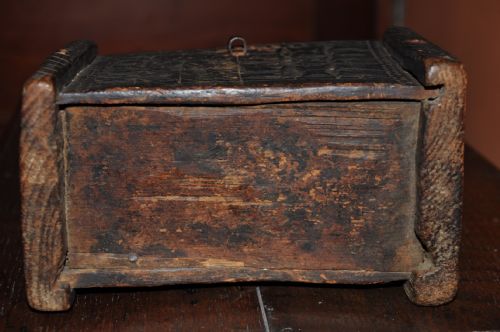 SMALL OAK CHIP CARVED BOX - ADDITIONAL PHOTO 3