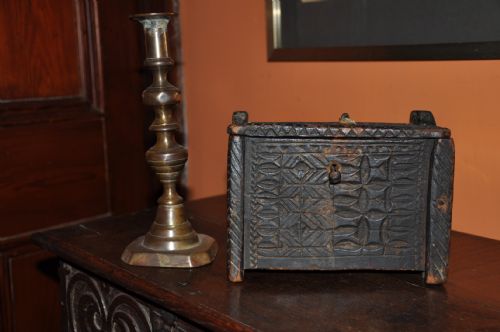 SMALL OAK CHIP CARVED BOX - ADDITIONAL PHOTO 5