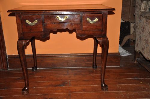 virginia walnut lowboy - CATEGORY: ANTIQUE FURNITURE - DATED 1700
