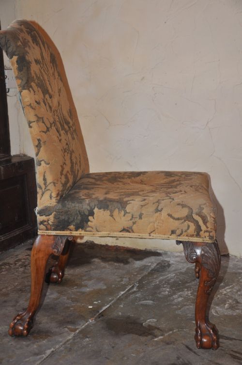 A PAIR OF WALNUT SIDE CHAIRS - ADDITIONAL PHOTO 3