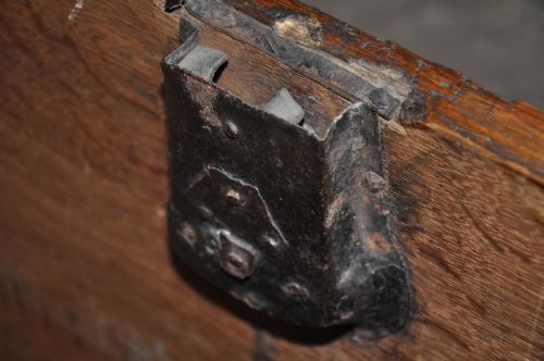 16TH CENTURY NONSUCH CHEST - ADDITIONAL PHOTO 4