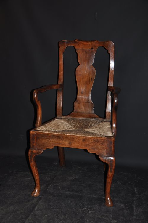 george 1st walnut armchair - CATEGORY: ANTIQUE CHAIRS - DATED 1700