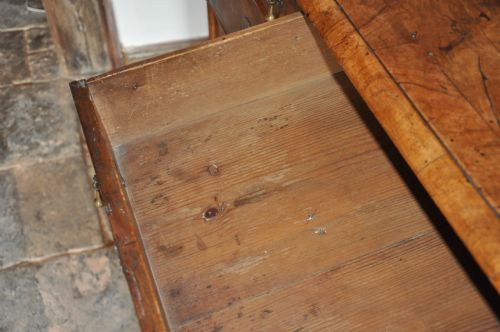 17TH CENTURY WALNUT CHEST OF DRAWERS - ADDITIONAL PHOTO 3