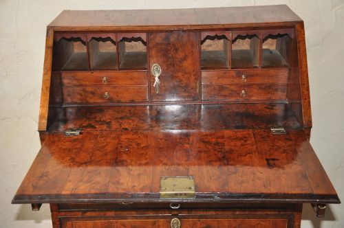 18TH CENTURY YEW WOOD BUREAU - ADDITIONAL PHOTO 3