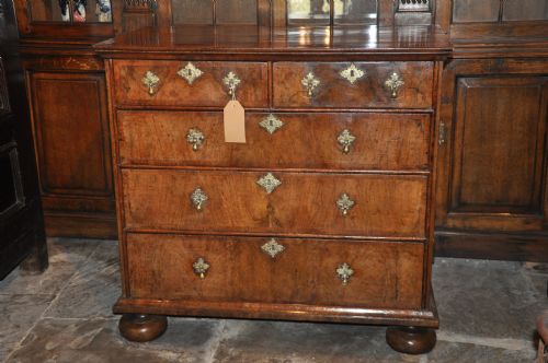 william and mary walnut chest of drawers - CATEGORY: ANTIQUE CHEST OF DRAWERS - DATED 1700