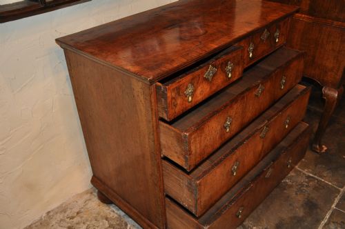 WILLIAM AND MARY WALNUT CHEST OF DRAWERS - ADDITIONAL PHOTO 5