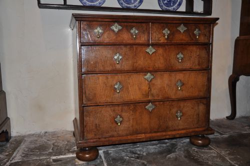 WILLIAM AND MARY WALNUT CHEST OF DRAWERS - ADDITIONAL PHOTO 6