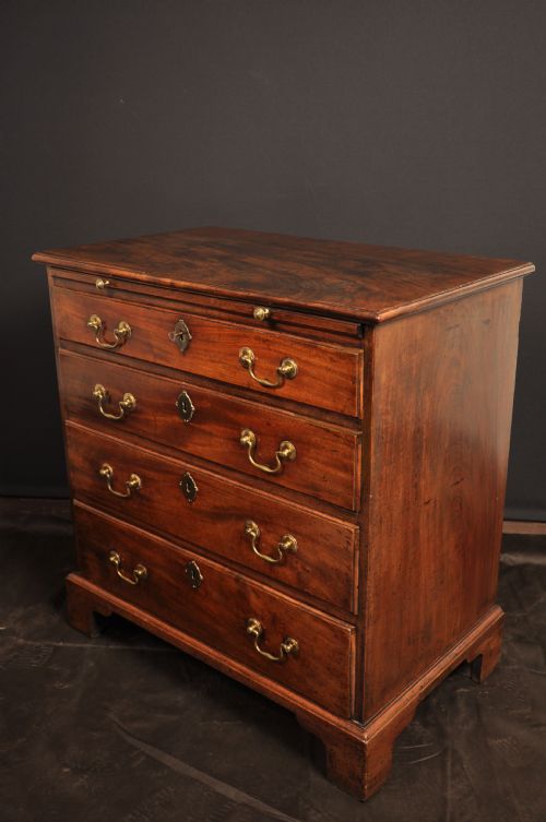 small 18th century mahogany chest of drawers - CATEGORY: ANTIQUE CHEST OF DRAWERS - DATED 1750