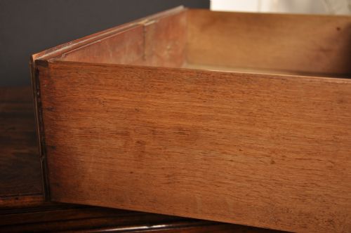 SMALL 18TH CENTURY MAHOGANY CHEST OF DRAWERS - ADDITIONAL PHOTO 4