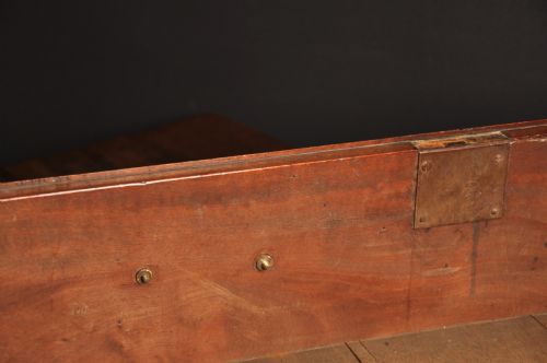 SMALL 18TH CENTURY MAHOGANY CHEST OF DRAWERS - ADDITIONAL PHOTO 5