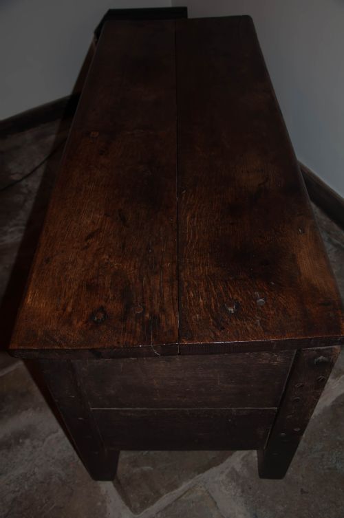 17TH CENTURY OAK COFFER - ADDITIONAL PHOTO 3