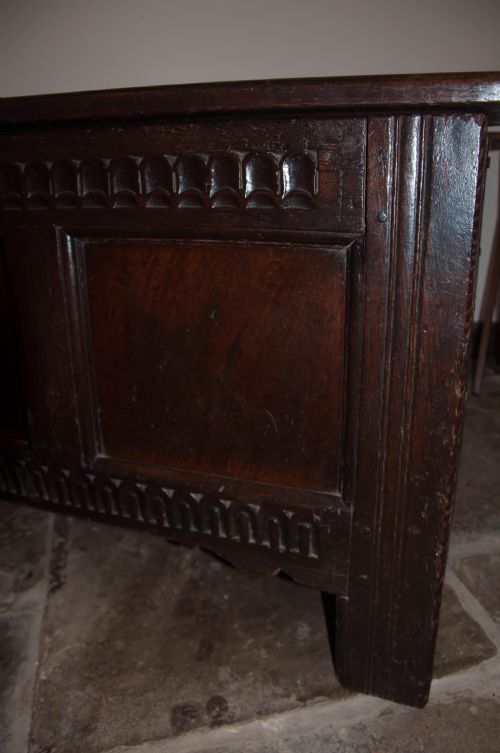 17TH CENTURY OAK COFFER - ADDITIONAL PHOTO 4