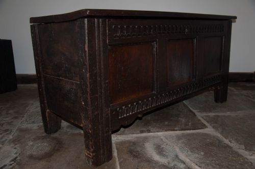 17TH CENTURY OAK COFFER - ADDITIONAL PHOTO 9