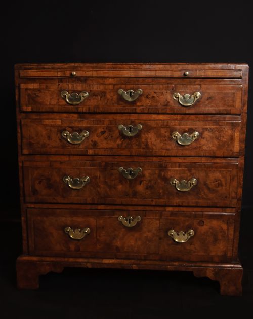 18TH CENTURY WALNUT CHEST OF DRAWERS - ADDITIONAL PHOTO 1
