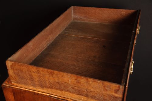 18TH CENTURY WALNUT CHEST OF DRAWERS - ADDITIONAL PHOTO 4