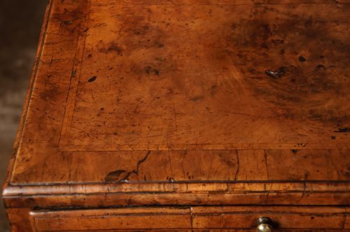 18TH CENTURY WALNUT CHEST OF DRAWERS - ADDITIONAL PHOTO 8