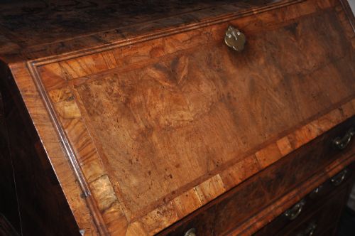 EARLY 18TH CENTURY BURR WALNUT BUREAU - ADDITIONAL PHOTO 8