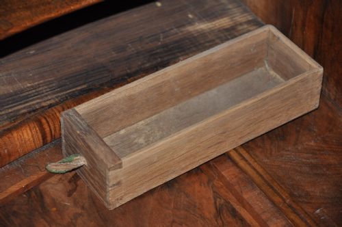 EARLY 18TH CENTURY BURR WALNUT BUREAU - ADDITIONAL PHOTO 10