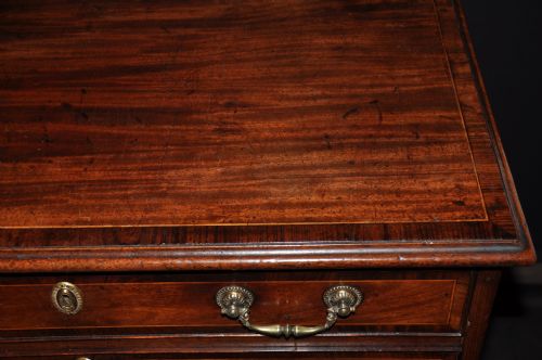 FINE 18TH CENTURY MAHOGANY AND KINGWOOD BANDED CHEST - ADDITIONAL PHOTO 2