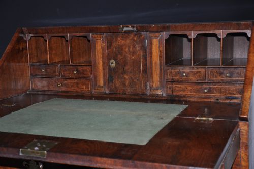 EARLY 18TH CENTURY BURR WALNUT BUREAU - ADDITIONAL PHOTO 4