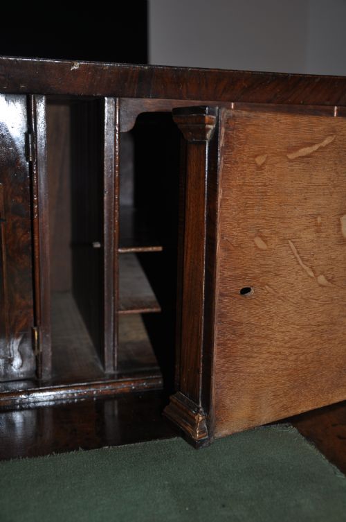 EARLY 18TH CENTURY BURR WALNUT BUREAU - ADDITIONAL PHOTO 6