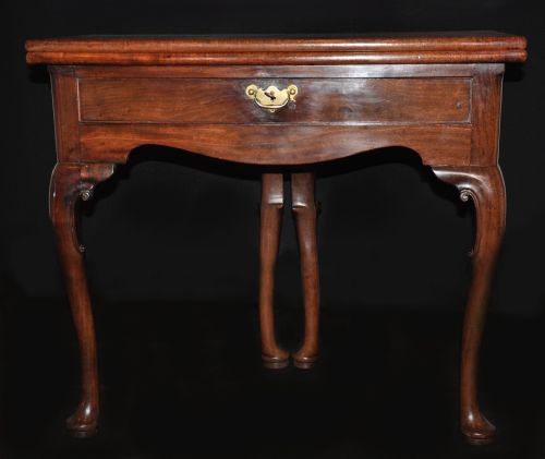 fine 18th century mahogany tea table - CATEGORY: ANTIQUE TABLES - DATED 1750