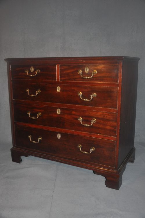 18TH CENTURY MAHOGANY CHEST OF DRAWERS - ADDITIONAL PHOTO 3