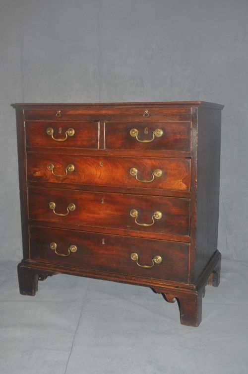 small 18th century mahogany chest of drawers - CATEGORY: ANTIQUE CHEST OF DRAWERS - DATED 1750